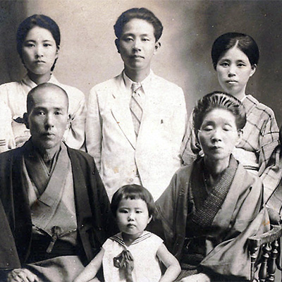 昭和8年 上京前に家族が集まり記念撮影